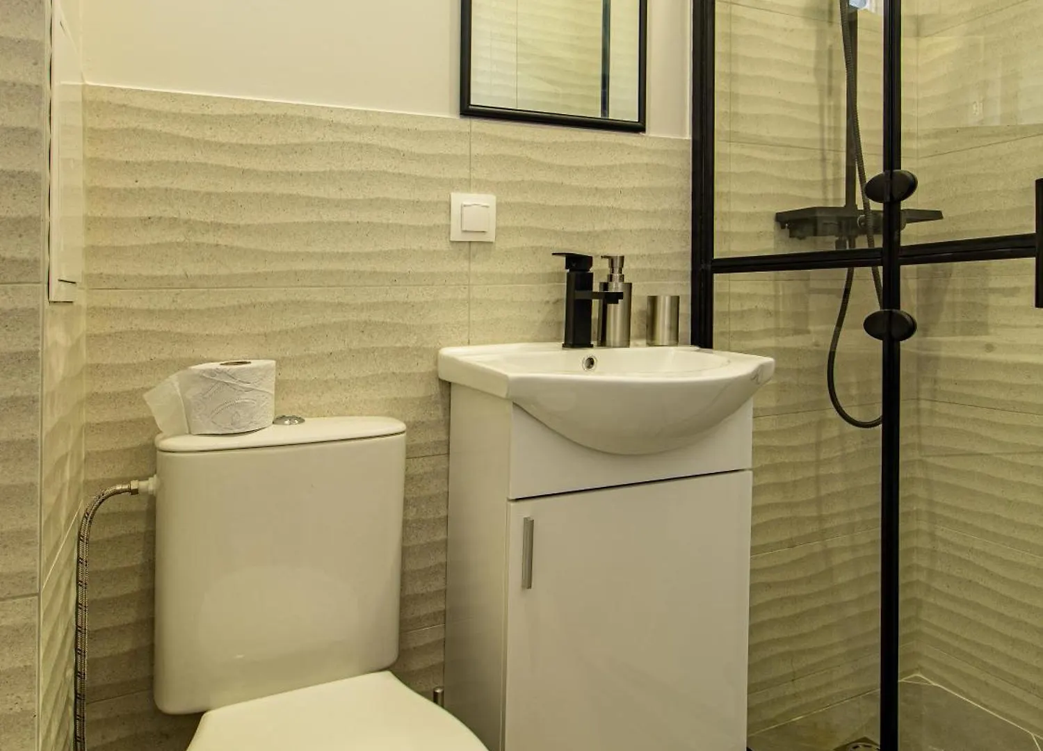 Louvre Loft: Charming Studio In Central סופיה דירה